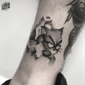 tatuaje_pierna_gato_malo_victor_dalmau_logiabarcelona        
